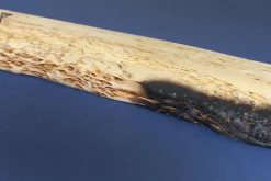 Barre aimantée artisanale Essences Creations en bouleau madré brûlé Shu Sugi Ban 45cm modèle 1