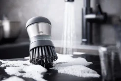 Brosse à vaisselle Gefu Swift avec distributeur de détergent