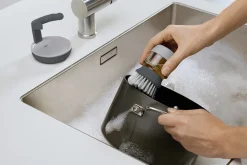 Brosse à vaisselle Joseph Joseph Palm Scrub avec réservoir