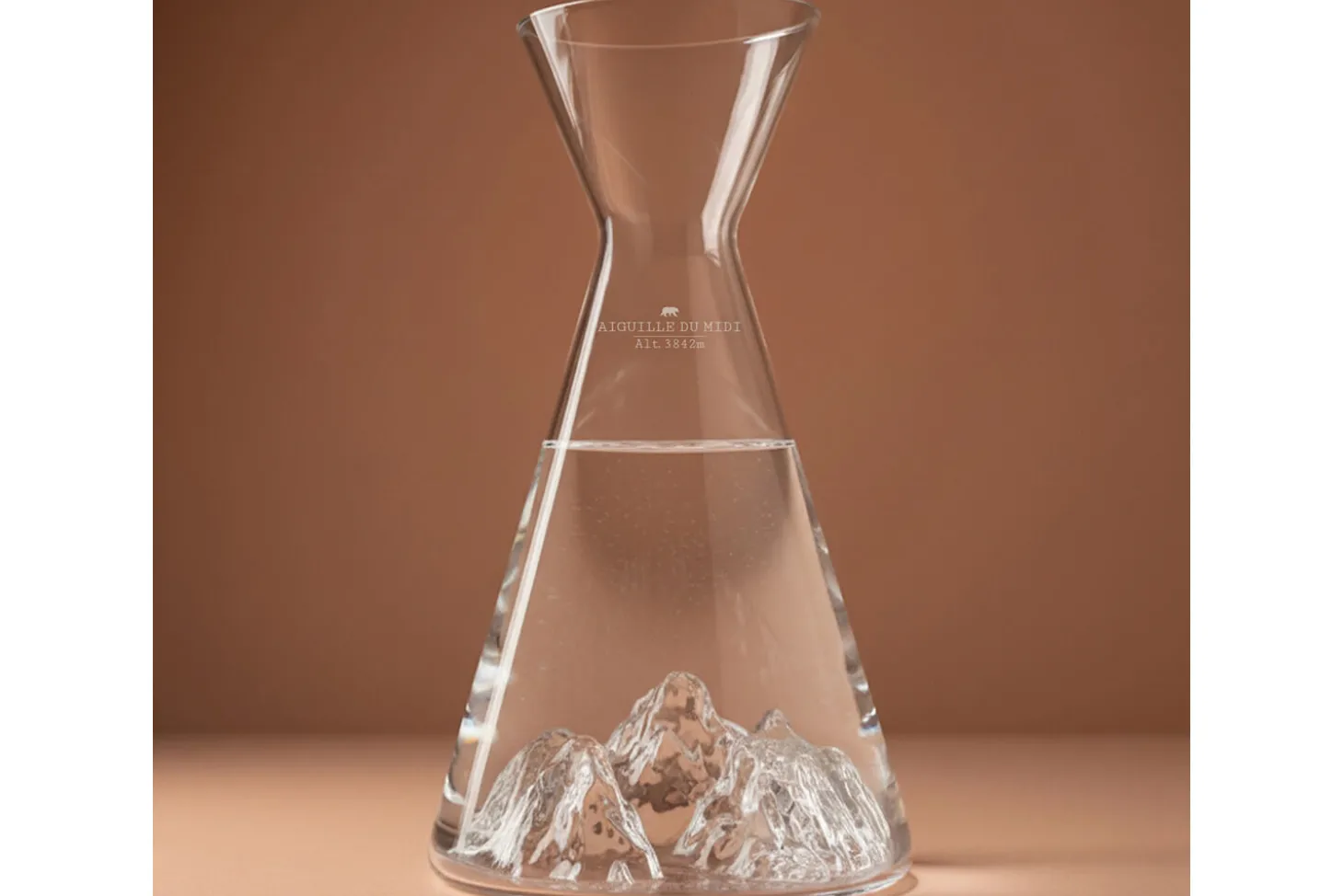 Carafe à eau Alaskan Maker Topographic Aiguille du midi en verre cristallin