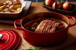 Cocotte ovale en fonte émaillée Le Creuset Signature 29cm Cerise