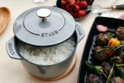 Cocotte à riz et légumineuses Staub Gohan en fonte émaillée gris graphite