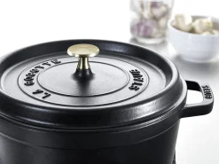 Cocotte ronde en fonte émaillée STAUB noir mat