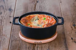 Cocotte Staub ovale en fonte émaillée noir mat