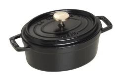 Cocotte Staub ovale en fonte émaillée noir mat