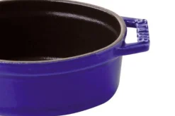 Cocotte Staub ovale en fonte émaillée bleu intense