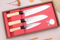 Coffret 3 couteaux japonais Satake Cutlery Tsuchime chef + santoku + deba