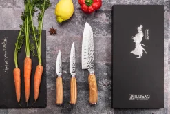 Coffret 3 couteaux Wusaki Damas 10Cr olivier Santoku + Universel + Office