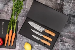 Coffret 3 couteaux Wusaki Damas 10Cr olivier Santoku + Universel + Office