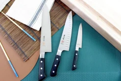 Coffret de 3 couteaux japonais MAC Professional office + chef alvéolé 20cm + chef 24cm