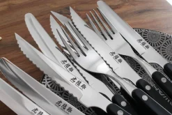 Coffret de table Wusaki 2 couteaux à steak à bout rond + 2 fourchettes