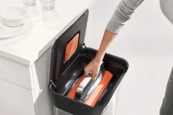Compacteur à déchets Joseph Joseph Titan 30L en acier inoxydable