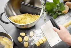 Coupe-pâte Gefu Dutto 2-en-1 en acier inox et polymère noir