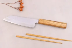 Couteau bunka 16,5cm japonais artisanal Sakai Kikumori TS10 en chêne