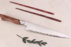 Couteau à découper 20,5cm Ryda Knives A-30 San Maï et manche en noyer