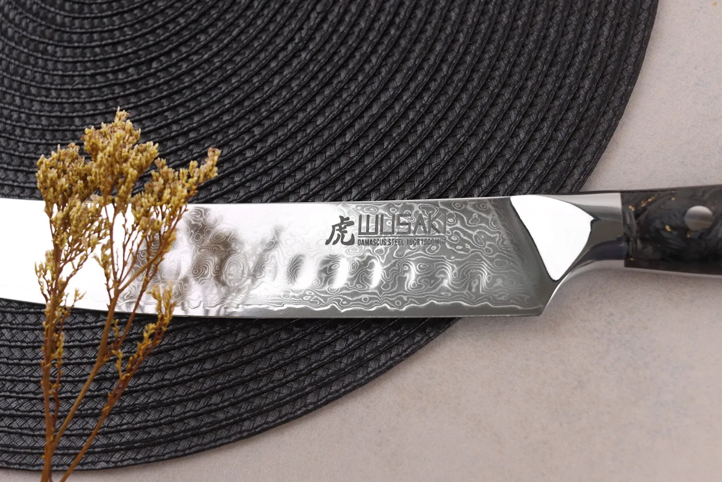 Couteau à découper Wusaki Sakin Damas 10Cr 25cm manche en fibre de carbone et feuille d'or