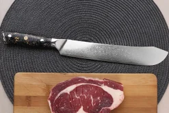 Couteau de boucher Wusaki Sakin Damas 10Cr 22cm manche en fibre de carbone et feuille d'or