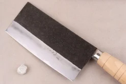 Couteau de chef chinois artisanal japonais 17cm Hatsukokoro Sentan Kurouchi Migaki en érable