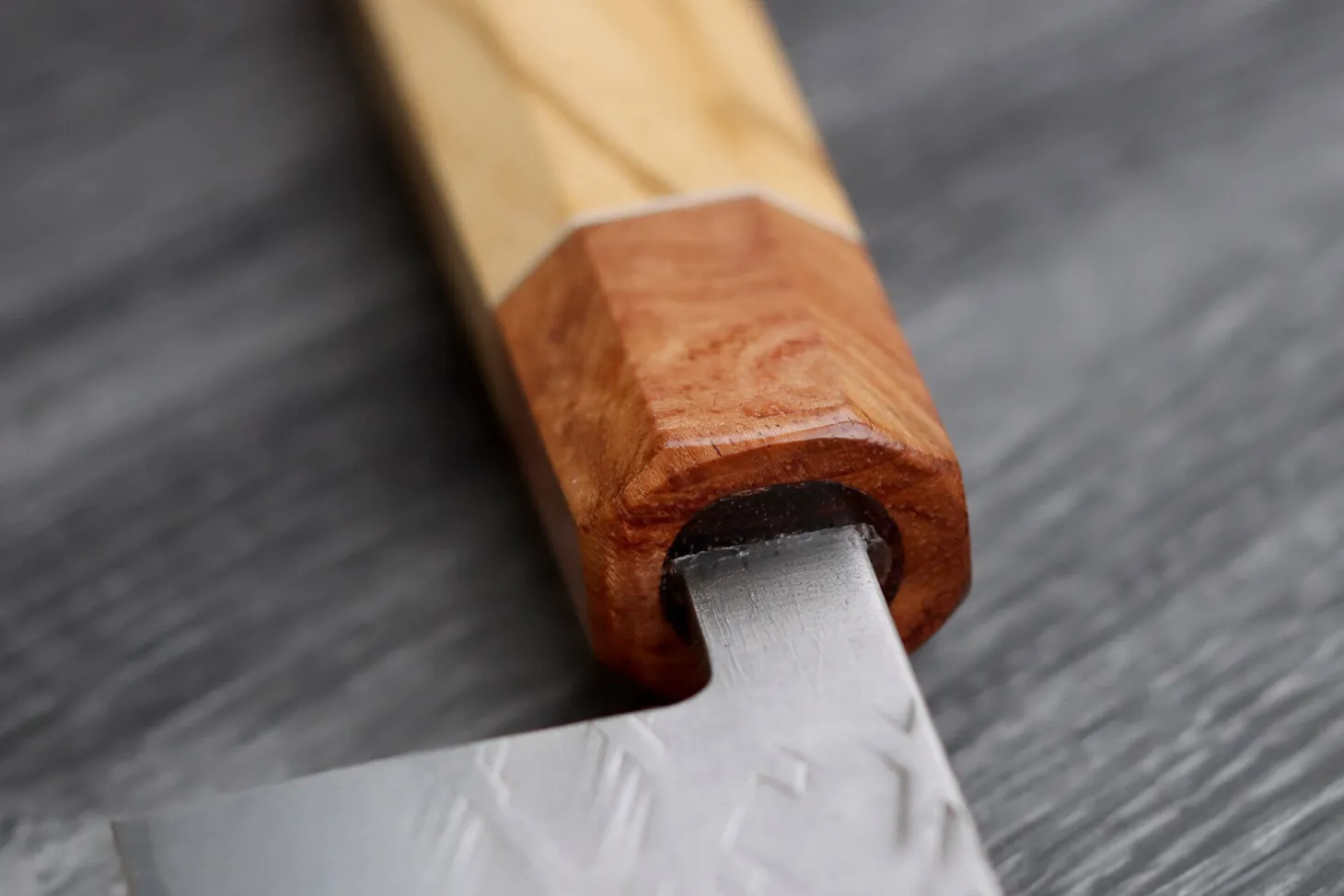 Couteau de chef 21cm japonais artisanal Yuzo SLD olivier et cognassier