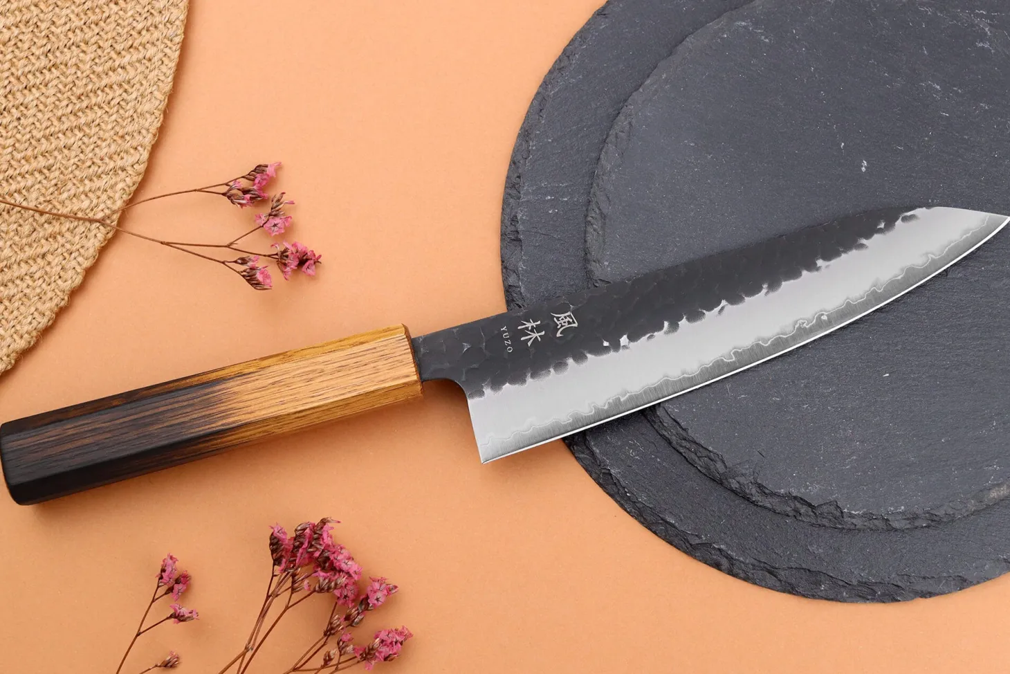 Couteau de chef 18cm japonais artisanal Yuzo Black AS chêne brûlé