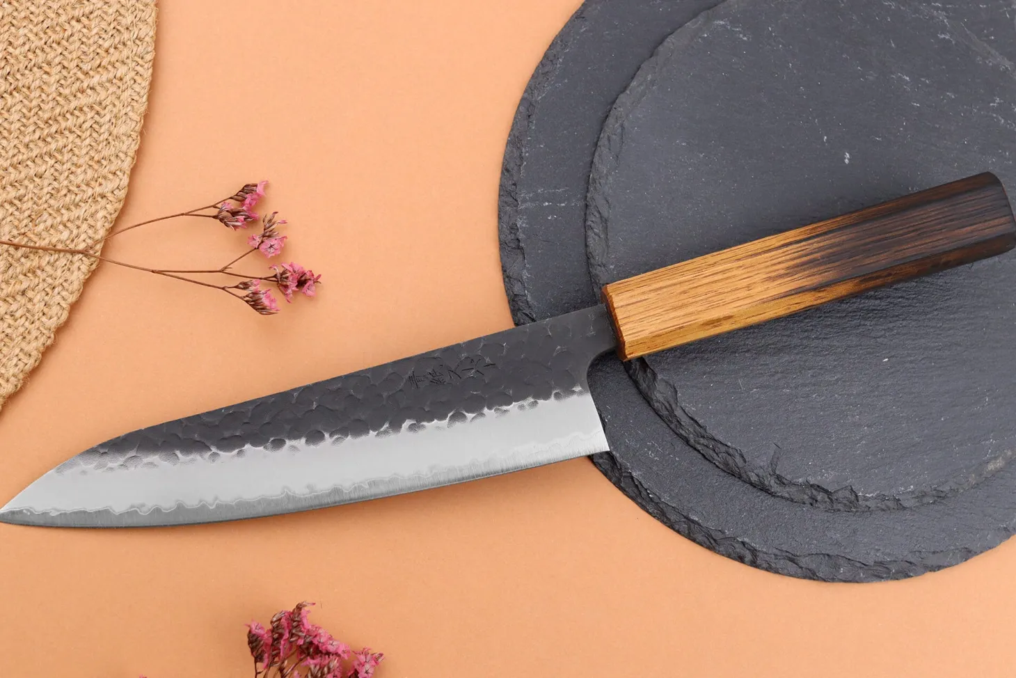 Couteau de chef 18cm japonais artisanal Yuzo Black AS chêne brûlé
