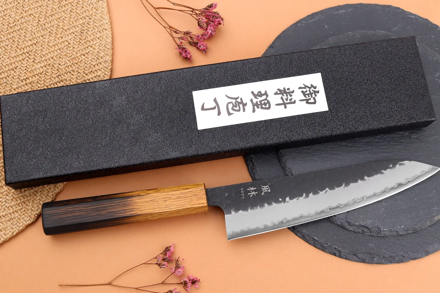 Couteau de chef 18cm japonais artisanal Yuzo Black AS chêne brûlé