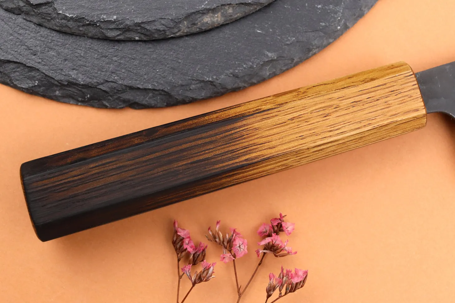 Couteau de chef 18cm japonais artisanal Yuzo Black AS chêne brûlé