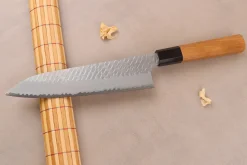 Couteau de chef 20cm japonais artisanal Nigara Hamono Migaki Tsuchime SG2 teck