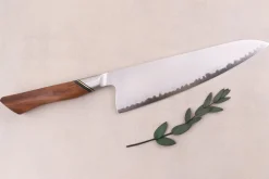 Couteau de chef 20,5cm Ryda Knives A-30 San Maï et manche en noyer