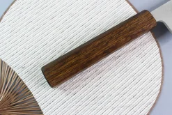 Couteau de chef japonais artisanal Wusaki Unagi AUS10 damas 24cm manche chêne