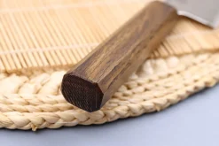 Couteau de chef japonais artisanal Wusaki Unagi AUS10 damas 18cm manche chêne