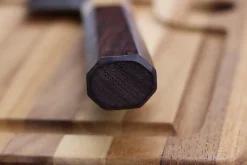 Couteau de chef japonais artisanal martelé Yu Kurosaki senko 21cm acier SG2