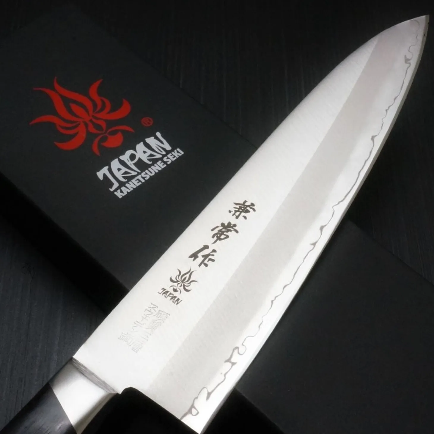 Couteau de chef japonais Japan Kanetsune 18.5cm acier Sandvik