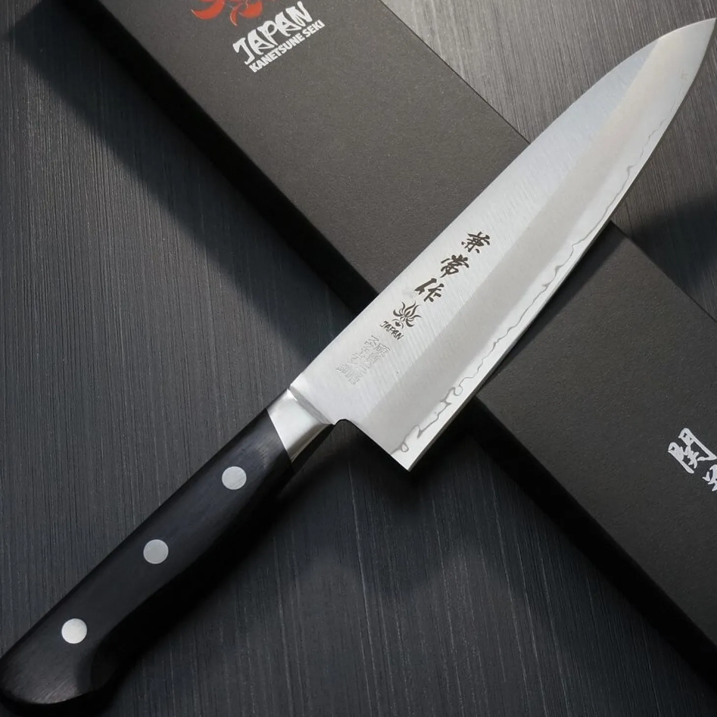 Couteau de chef japonais Japan Kanetsune 18.5cm acier Sandvik