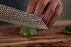 Couteau de chef kiritsuke Kotai lame martelée 20cm manche ébène avec fourreau