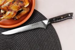 Couteau à désosser Wusaki Sakin Damas 10Cr 15cm manche en fibre de carbone et feuille d'or