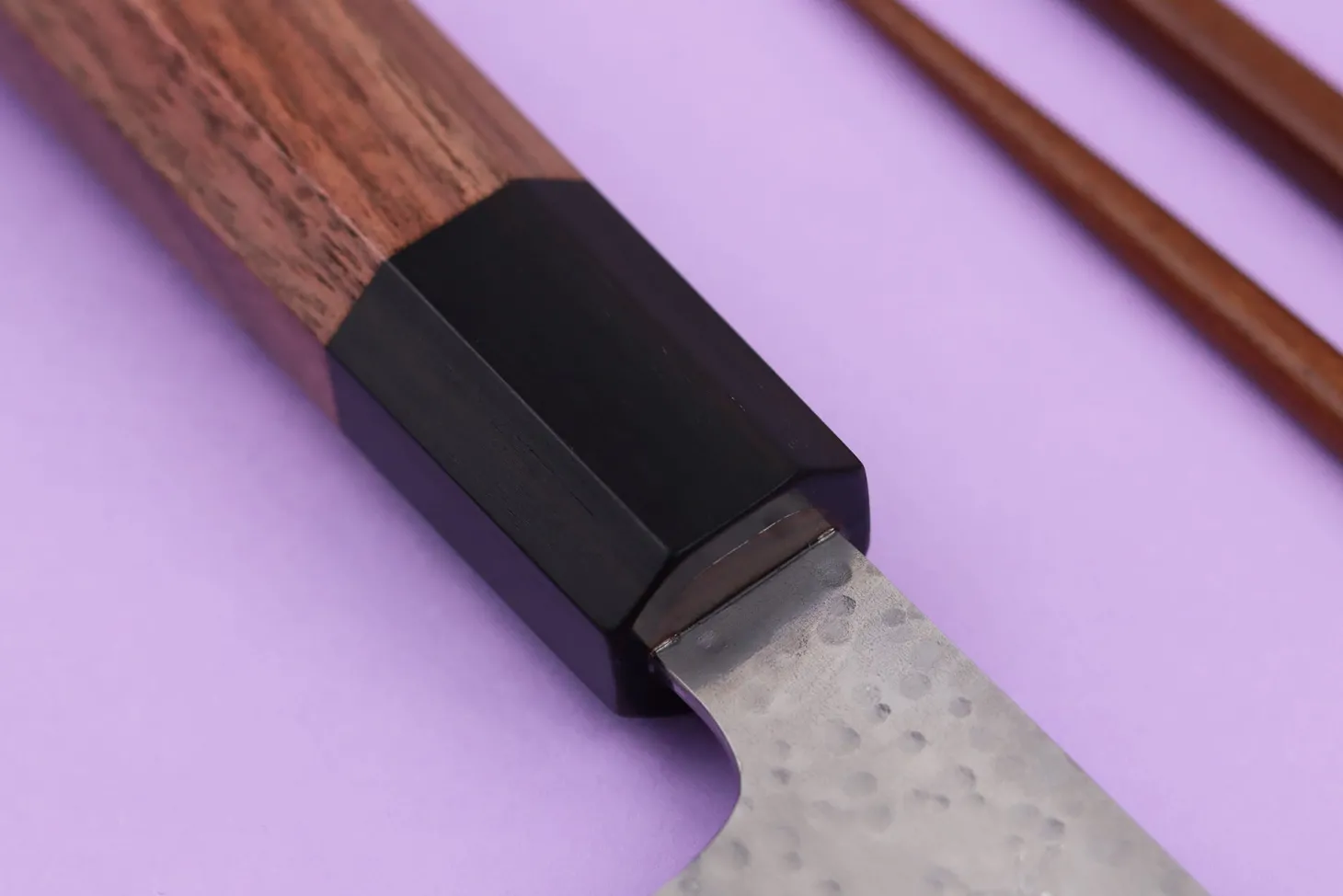 Couteau gyuto 21cm japonais artisanal Makoto Kurosaki VG7 Damas martelé