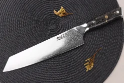 Couteau kiritsuke Wusaki Sakin Damas 10Cr 20cm manche en fibre de carbone et feuille d'or