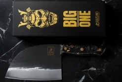 Couteau lame XL 17,5cm Wusaki BIG ONE brut de forge acier et manche carbone avec feuille d'or + étui cuir