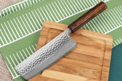 Couteau nakiri 16,5cm japonais artisanal Masutani martelé manche en chêne
