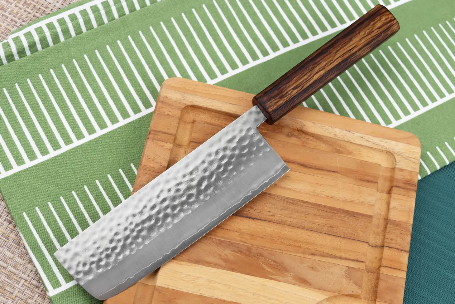 Couteau nakiri 16,5cm japonais artisanal Masutani martelé manche en chêne