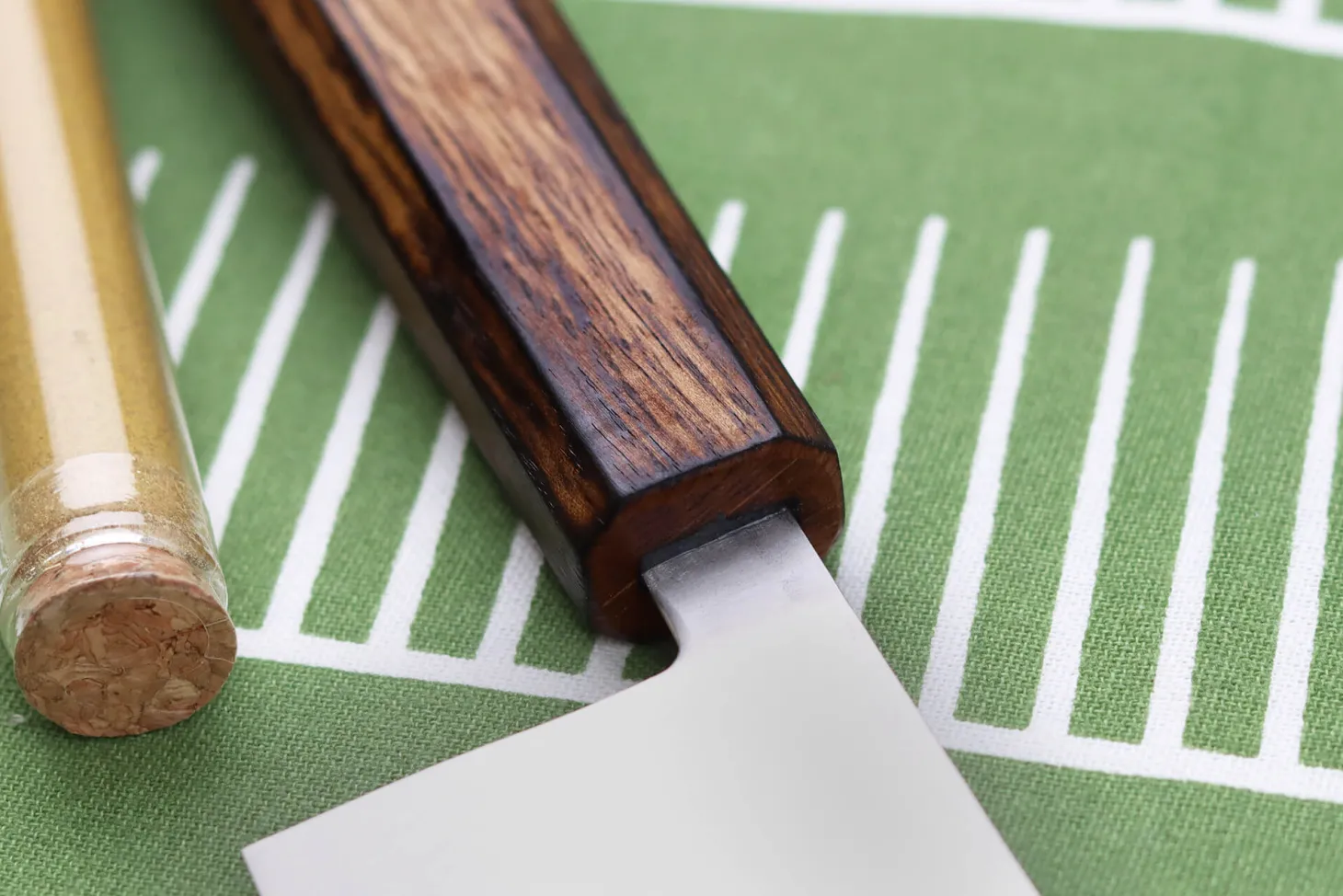 Couteau nakiri 16,5cm japonais artisanal Masutani martelé manche en chêne