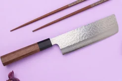 Couteau nakiri 16,5cm japonais artisanal Makoto Kurosaki VG7 Damas martelé