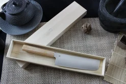 Couteau nakiri japonais Shizu Hamono Yuri 17.5cm manche clair