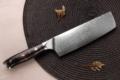 Couteau nakiri Wusaki Sakin Damas 10Cr 17cm manche en fibre de carbone et feuille d'or