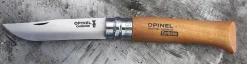 Couteau Opinel Tradition Carbone n°08 lame 8.5cm manche hêtre virole tournante