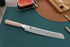 Couteau à pain japonais Kai Shun Classic White damas 33 couches 23cm