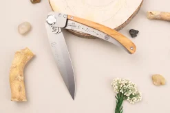 Couteau pliant Le Coq Français Chemin de Saint-Jacques artisanal manche bois d'olivier 11,5cm + étui