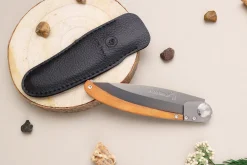 Couteau pliant Le Coq Français Jeanne d'Arc artisanal manche bois d'olivier 11,5cm + étui