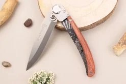 Couteau pliant Le Coq Français Soleil Levant Red Heart artisanal manche bois rouge 11,5cm + étui